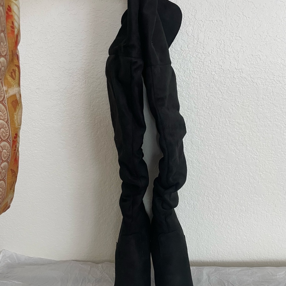 NIB Forever Women's Black Suede Boots - Picture 9 of 16